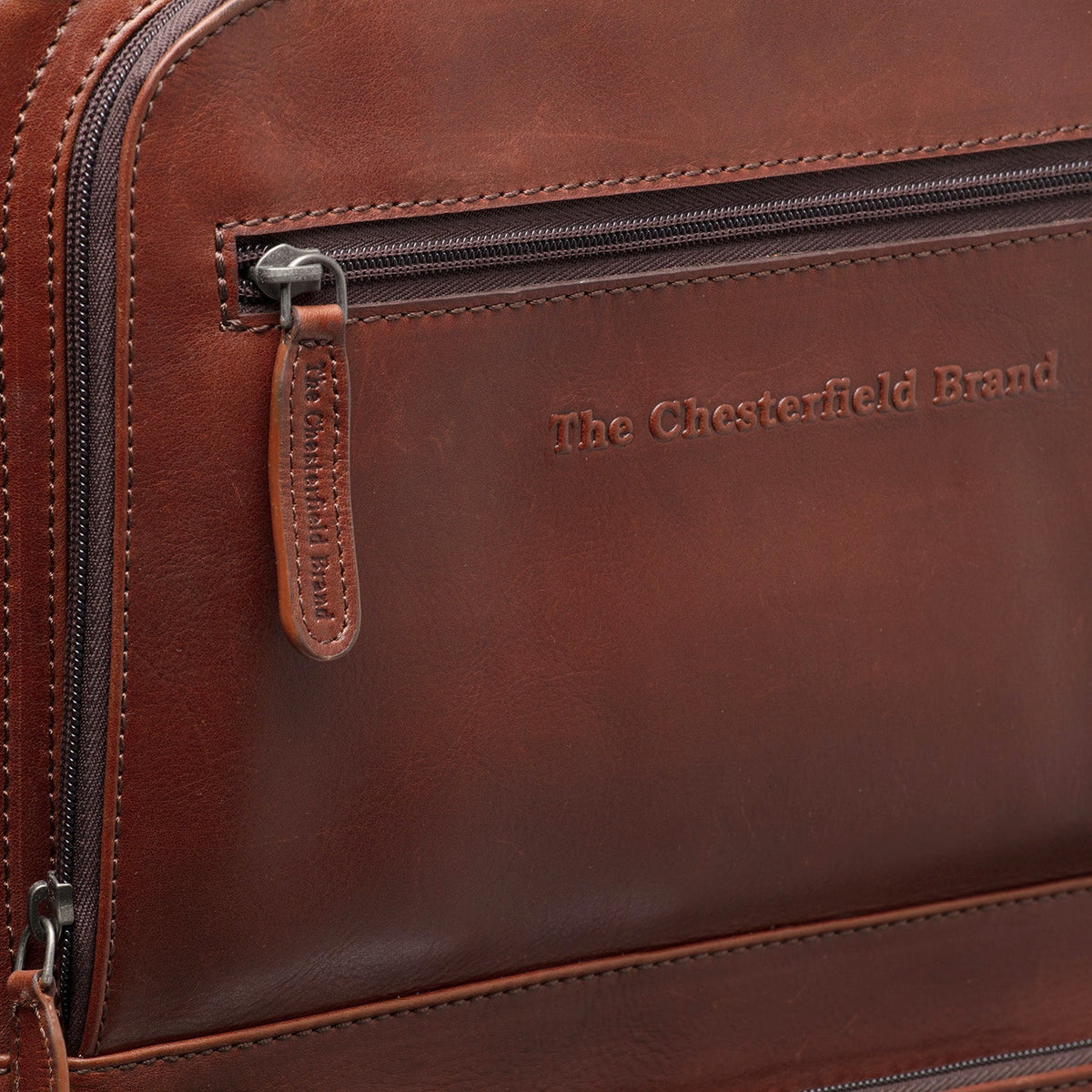 Detailansicht of Classic Collar &amp; Heavy-Duty Zipper Hardware on Leather Trolley San Marino für Damen