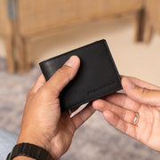 
Classic 100% Full-Grain leather Wallet - Rückansicht mit verstärkten Lederträgern & handwerklichen Nähten