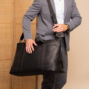 Mark Full-Grain Leather Weekender Bag für Damen - Structured Side Profile Showing Gusset Depth &amp; Expansion Capacity