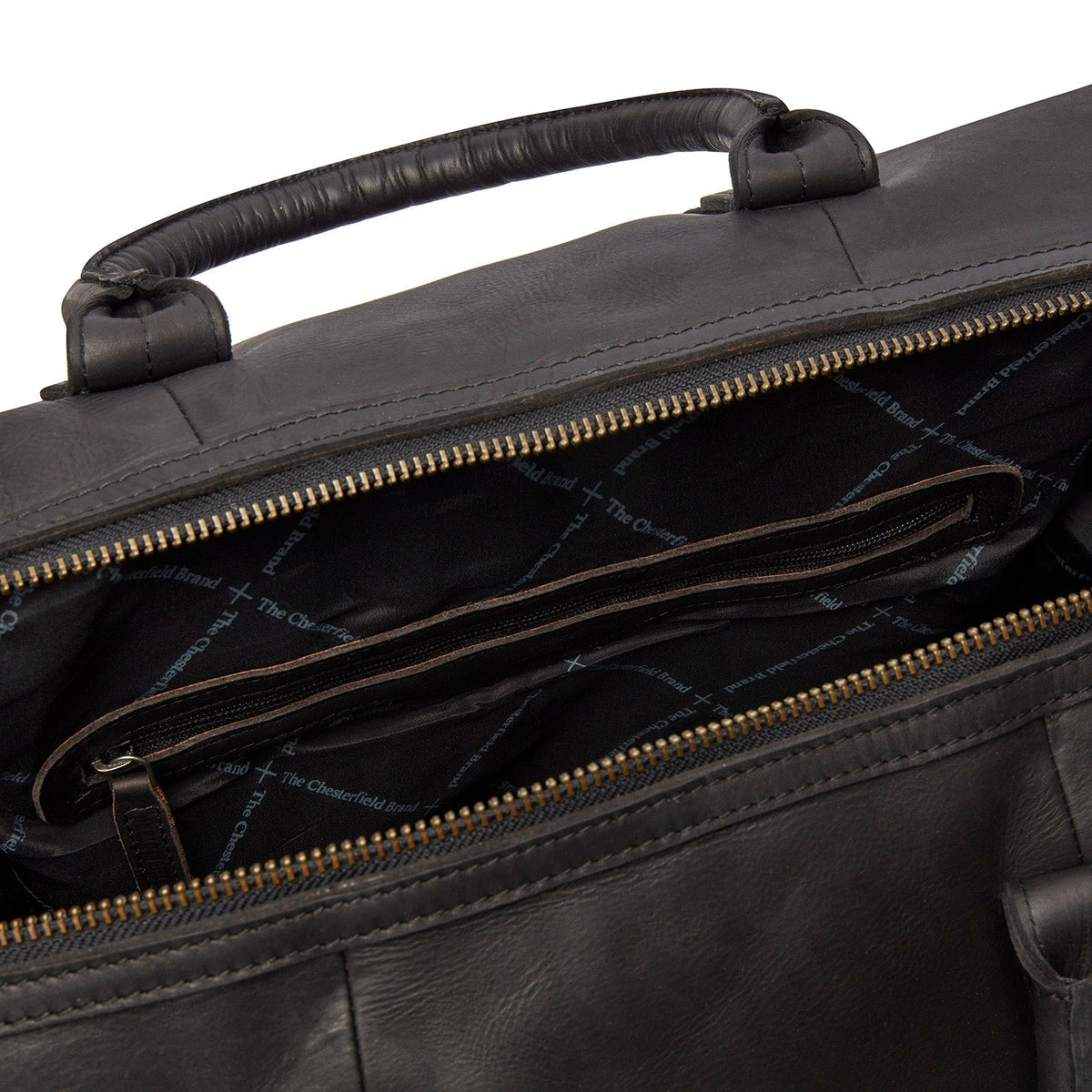 Solid Antique Brass Hardware &amp; Heavy-Duty Dual Zipper Detail on Portsmouth Full-Grain Leather Weekender Bag für Damen