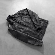 Styled Fit Perspective of Men's Legacy Schwarz Leder-Bikerjacke für Herren on Model - Natural Daylight Drape