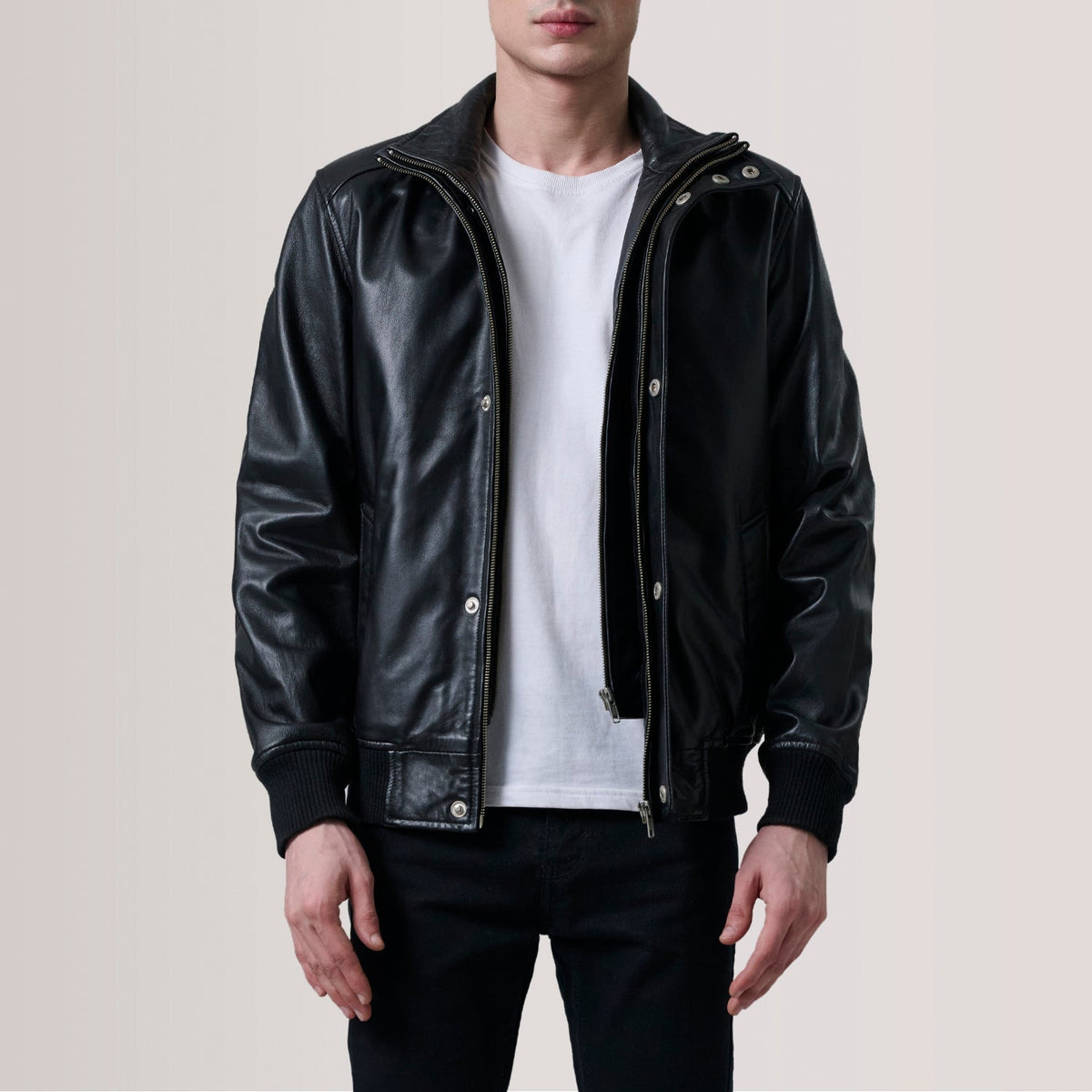 Lester Braun Suede Leder-Bomberjacke für Herren For Men in Brown Goatskin Suede - Vorderansicht &amp; maßgeschneiderte Silhouette | Online Kaufen