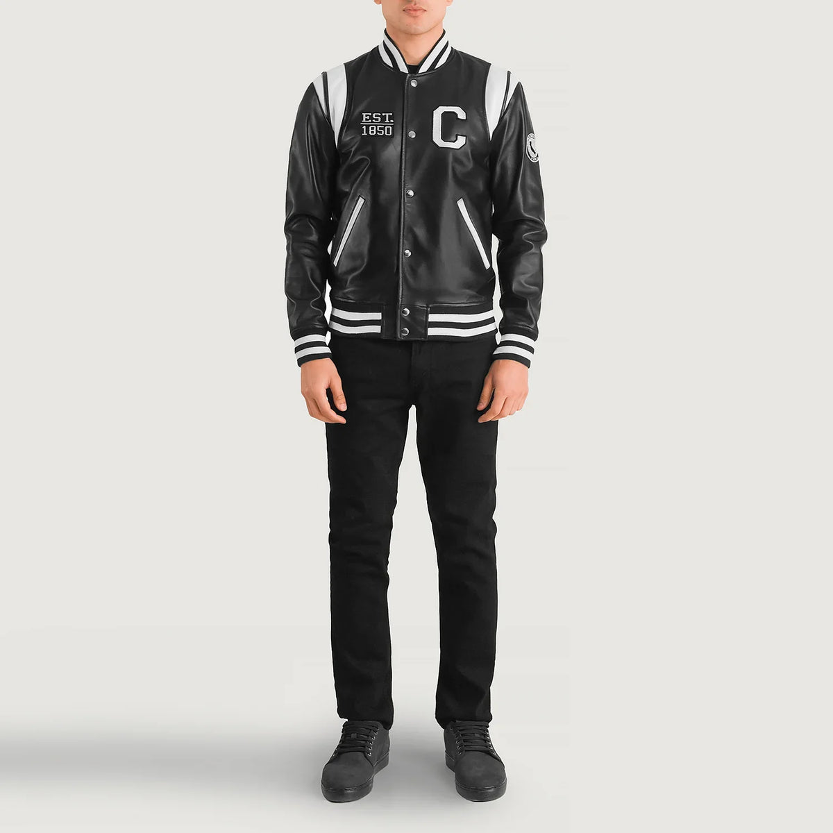 
Liberte California Schwarz Leather Varsity Lederjacke für Herren - Seitenansicht mit ergonomischem Ärmelschnitt & sportlicher Passform