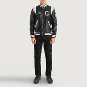 
Liberte California Schwarz Leather Varsity Lederjacke für Herren - Seitenansicht mit ergonomischem Ärmelschnitt & sportlicher Passform