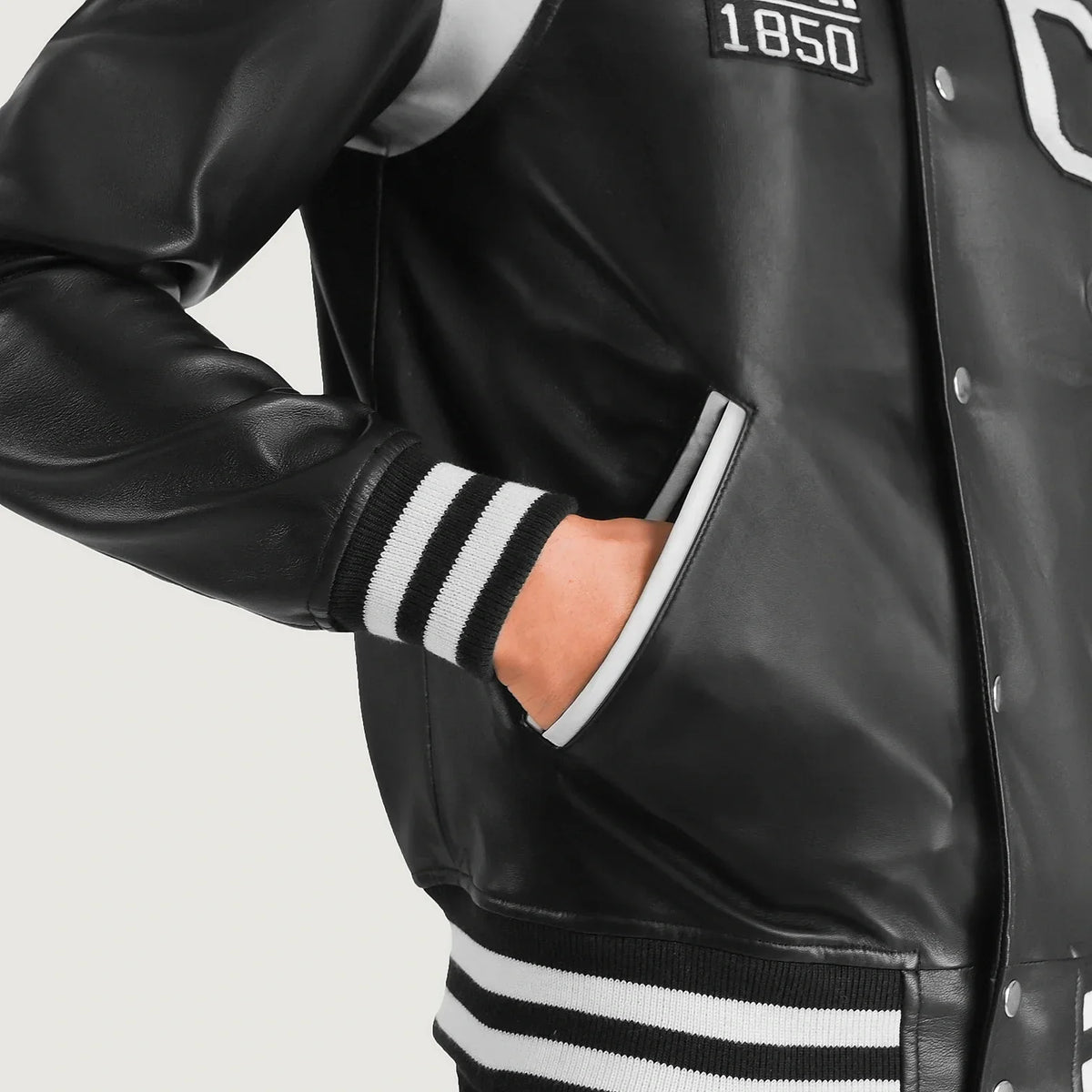 
Innenansicht Showing Quilted Polyester Lining & Zwei funktionale Innentaschen