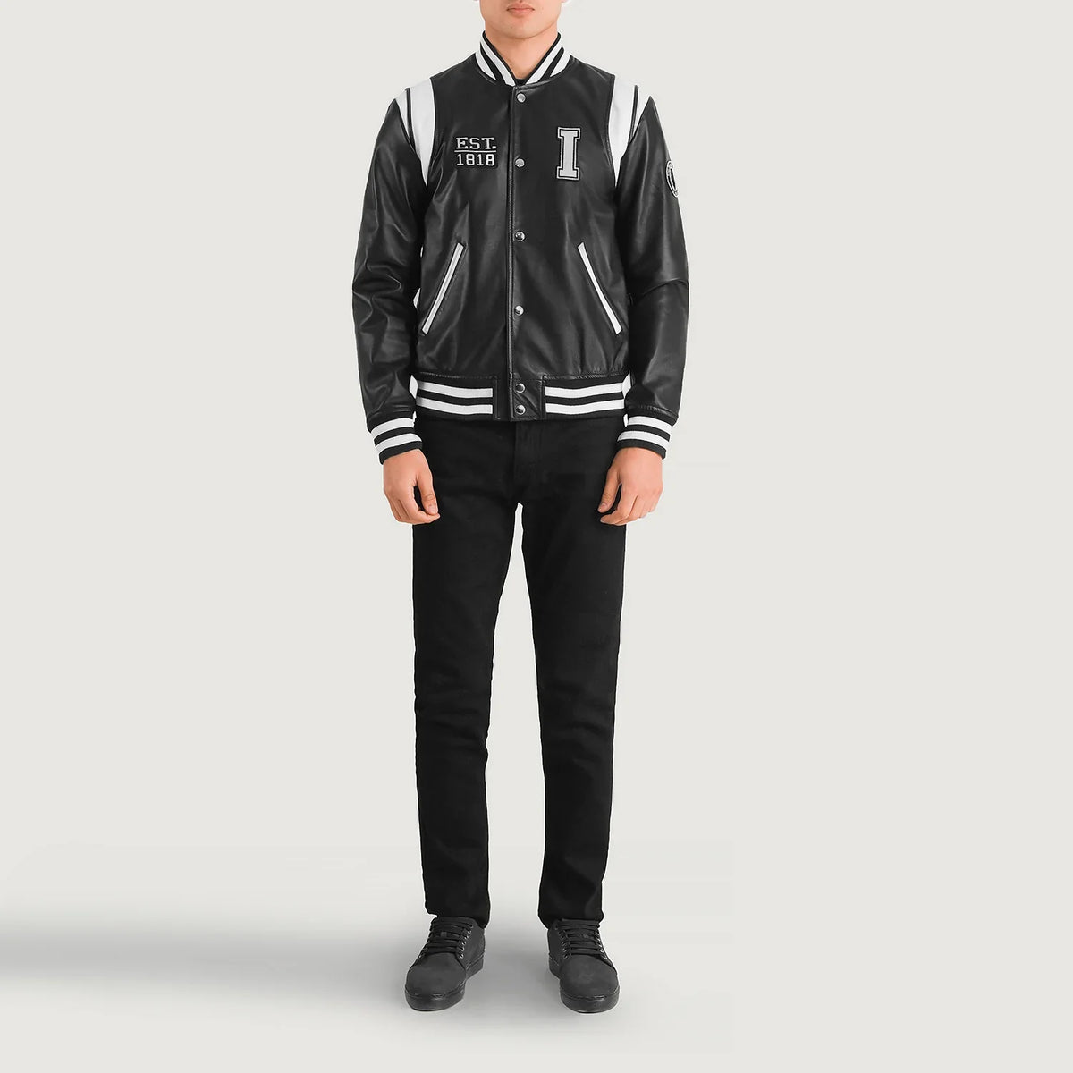Liberte Illinois Schwarz Leather Varsity Lederjacke für Herren - Seitenansicht mit ergonomischem Ärmelschnitt