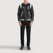 Liberte Illinois Schwarz Leather Varsity Lederjacke für Herren - Seitenansicht mit ergonomischem Ärmelschnitt