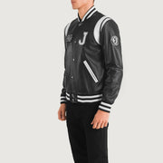 Black &amp; White Sheepskin Leather Varsity Jacket - Rückansicht mit passgenauen Schultern &amp; sauberem Saum
