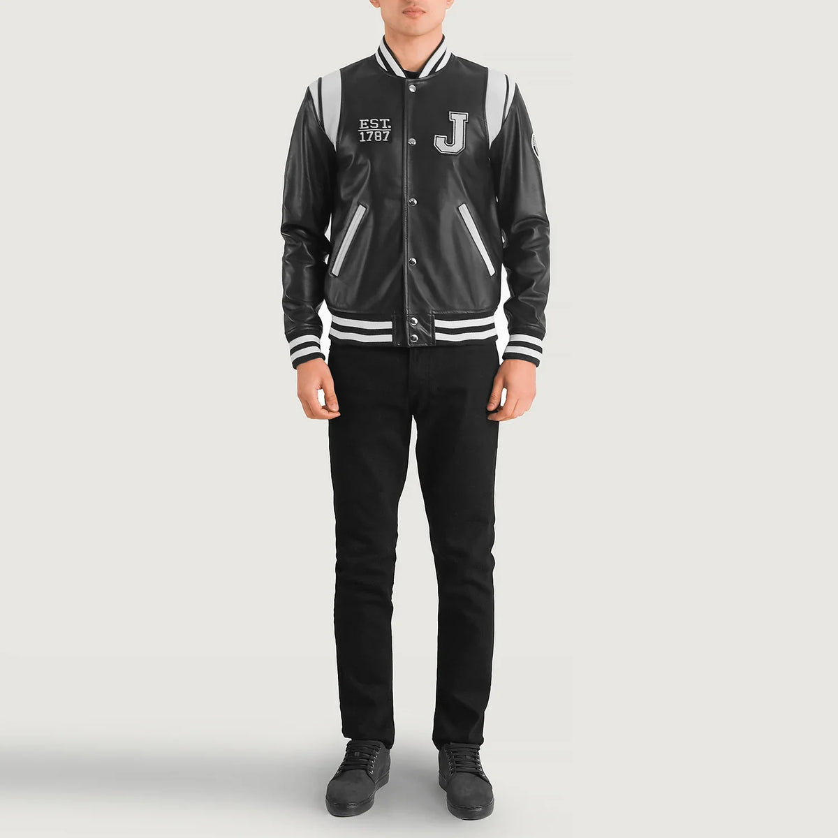 Liberte New Jersey Schwarz Leather Varsity Lederjacke für Herren - Seitenansicht mit ergonomischem Ärmelschnitt
