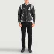 Liberte New Jersey Schwarz Leather Varsity Lederjacke für Herren - Seitenansicht mit ergonomischem Ärmelschnitt
