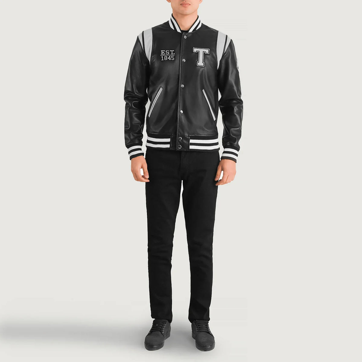 Liberte Texas Schwarz Leather Varsity Lederjacke für Herren - Seitenansicht mit ergonomischem Ärmelschnitt