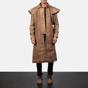 Men's Maverick Braun Leather Duster für Herren in Distressed Brown Sheepskin Snuffed - Vorderansicht &amp; maßgeschneiderte Silhouette | Online Kaufen