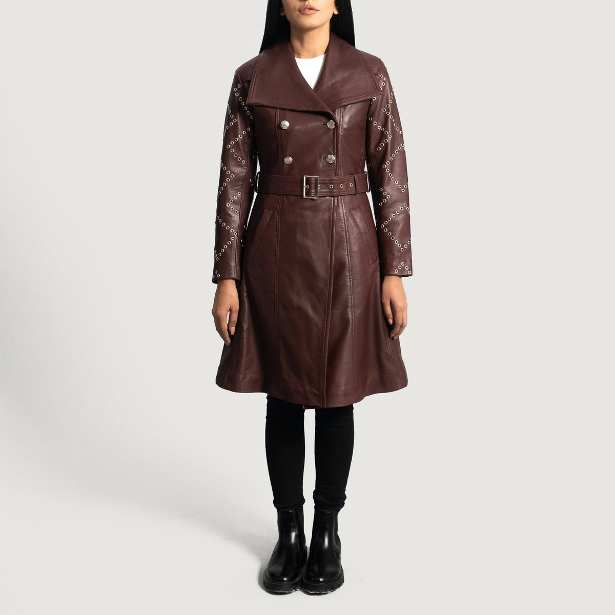 
Maroon Sheepskin Leather Trench Coat - Rückansicht mit passgenauen Schultern & sauberem Saum