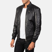 Black Sheepskin Leather Bomber Jacket - Rückansicht mit passgenauen Schultern &amp; sauberem Saum