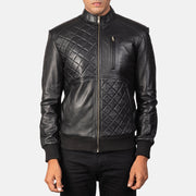 Detailansicht of Band &amp; Zipper Hardware on Moda Black Leather Bomber Jacket