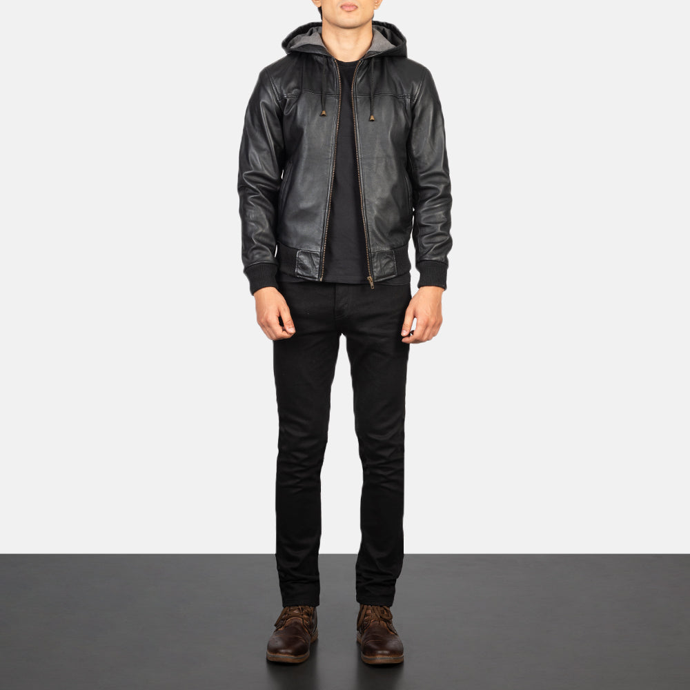 
Nintenzo Black Hooded Leather Jacket - Seitenansicht mit ergonomischem Ärmelschnitt & sportlicher Passform