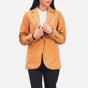 Women's Norma Brown Suede Blazer in Brown Cowhide Nubuck - Vorderansicht &amp; maßgeschneiderte Silhouette | Online Kaufen