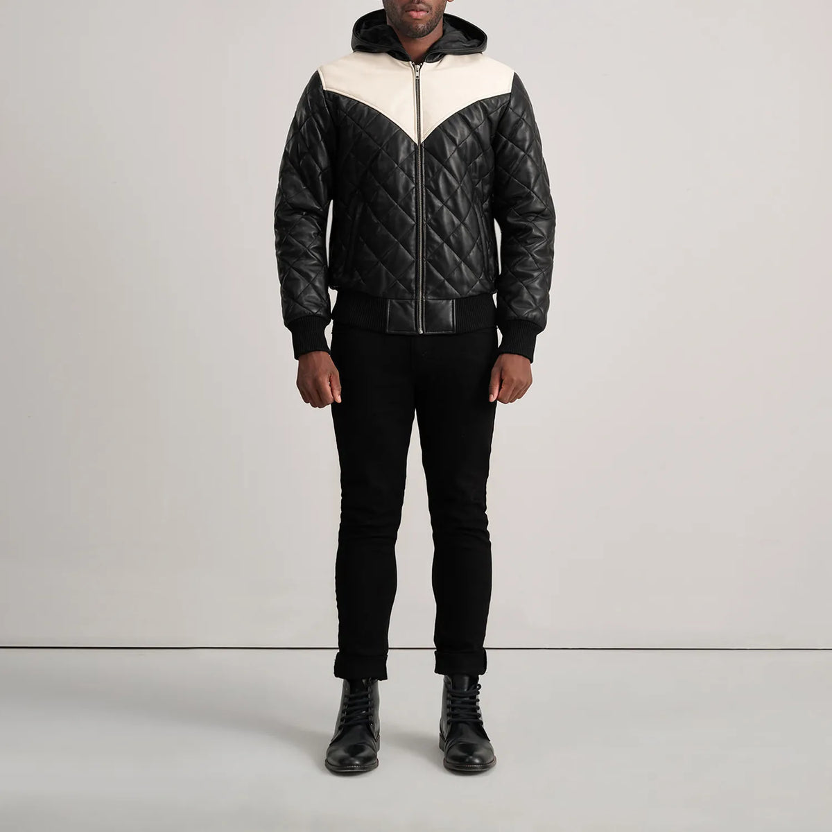 
Norman Tan Hooded Bomber Leather Puffer Jacket - Seitenansicht mit ergonomischem Ärmelschnitt & sportlicher Passform