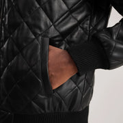
Innenansicht Showing Quilted Polyester Lining & Zwei funktionale Innentaschen