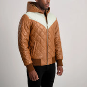 
Passform-Perspektive von Norman Tan Hooded Bomber Leather Puffer Jacket am Model - Natürlicher Faltenwurf im Tageslicht