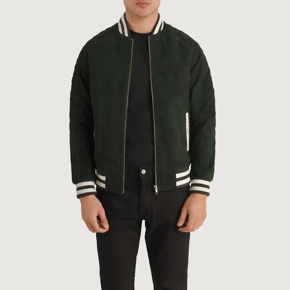 Pascal Grün Suede Varsity Lederjacke für Herren in Green Goatskin Suede - Vorderansicht &amp; maßgeschneiderte Silhouette | Online Kaufen