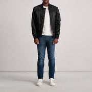 
Detailansicht of Varsity & Zipper Hardware on Quinton MA-1 Schwarz Leder-Bomberjacke für Herren