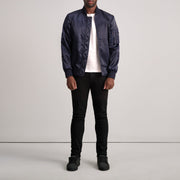 
Detailansicht of Varsity & Zipper Hardware on Quinton MA-1 Blau Leder-Bomberjacke für Herren