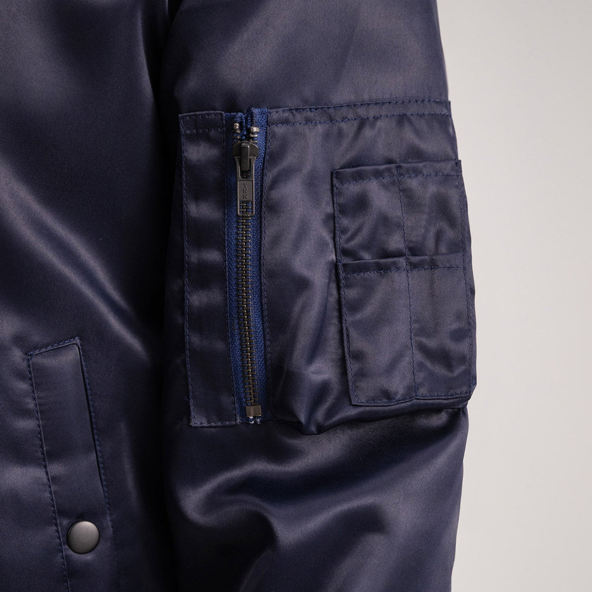 
Innenansicht Showing Polyester Lining & Zwei funktionale Innentaschen