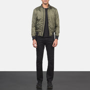 Men's Ramon Grün Leder-Bomberjacke für Herren - Seitenansicht mit ergonomischem Ärmelschnitt
