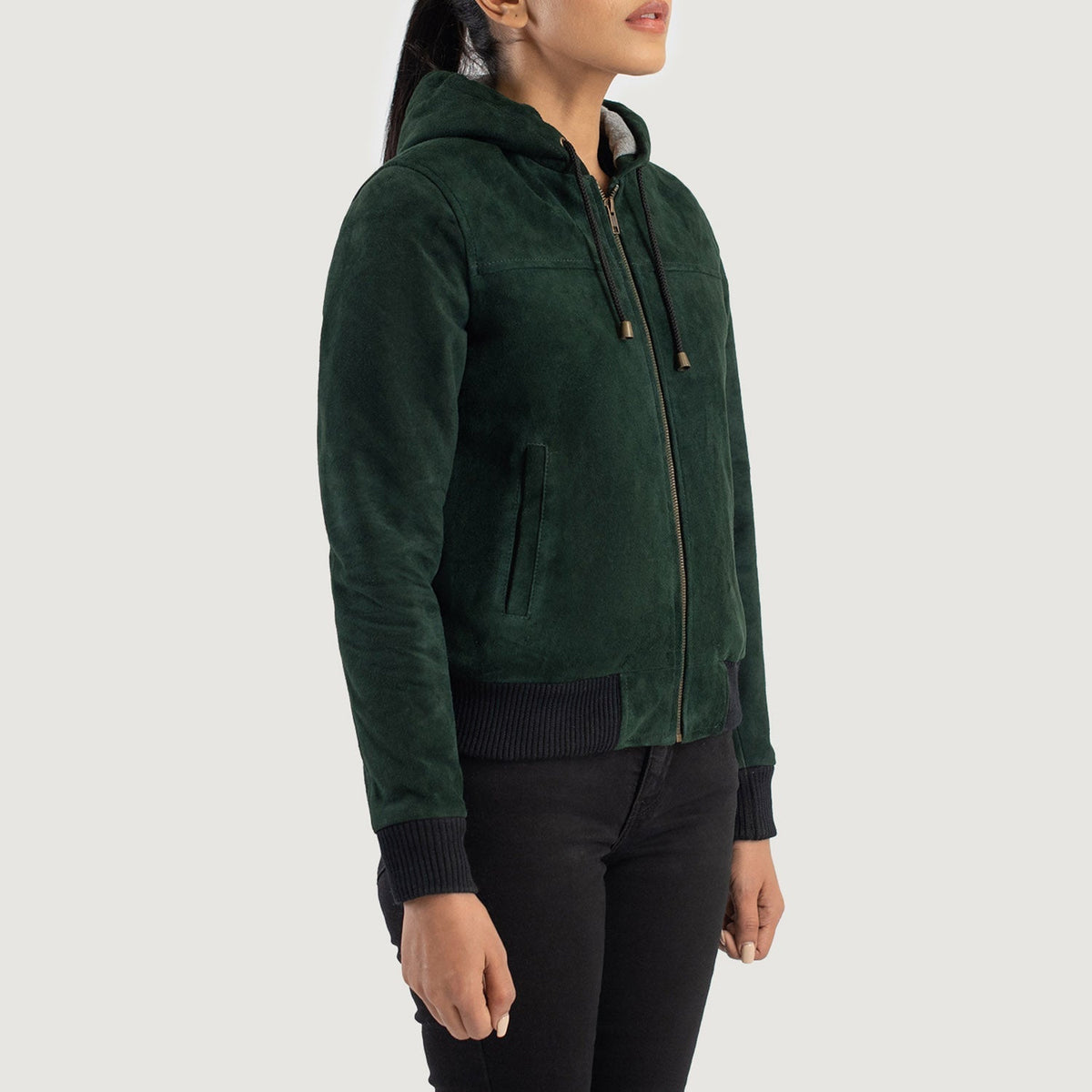 
Green Goatskin Suede Bomber Jacket - Rückansicht mit passgenauen Schultern & sauberem Saum