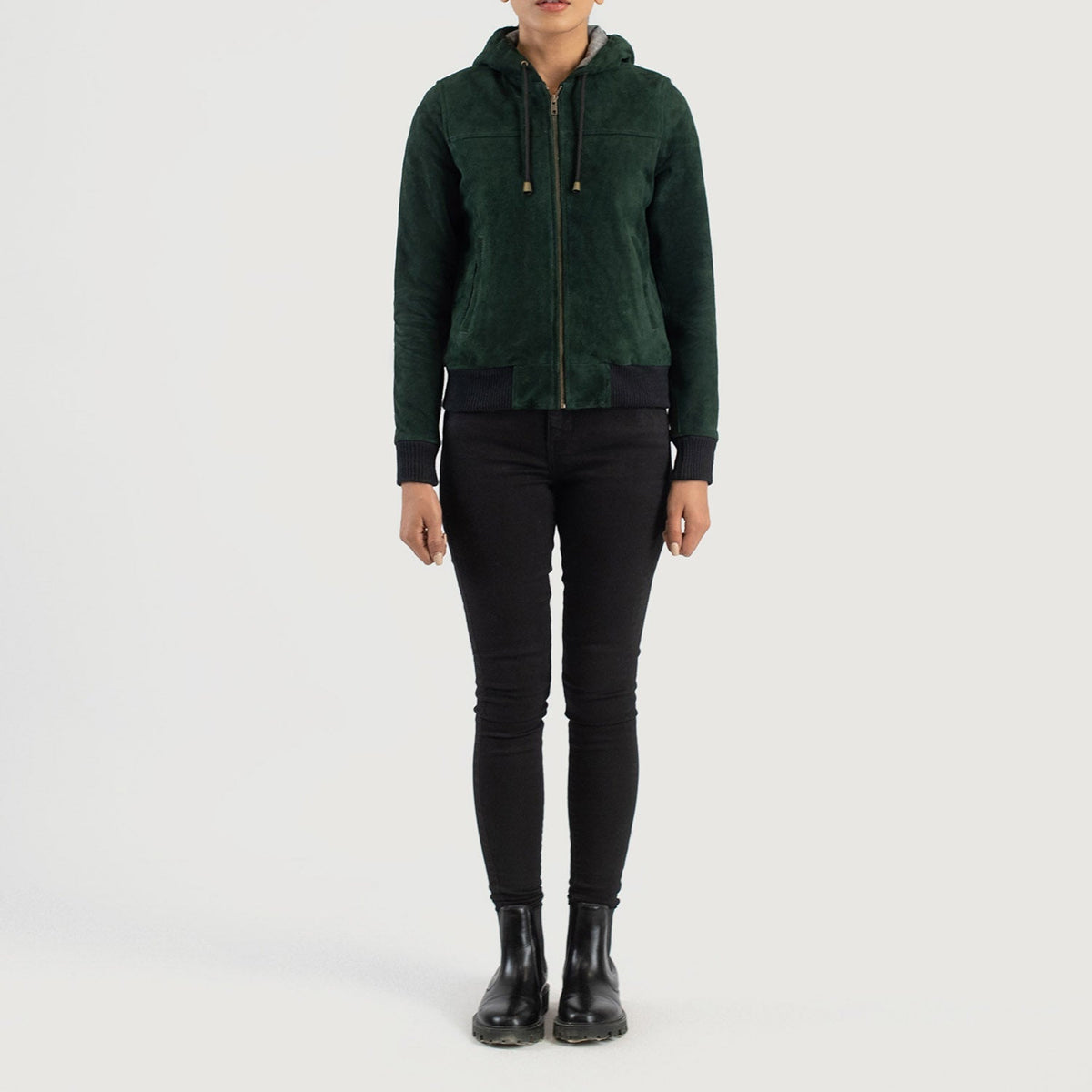 
Rebella Green Hooded Suede Bomber Jacket - Seitenansicht mit ergonomischem Ärmelschnitt & sportlicher Passform