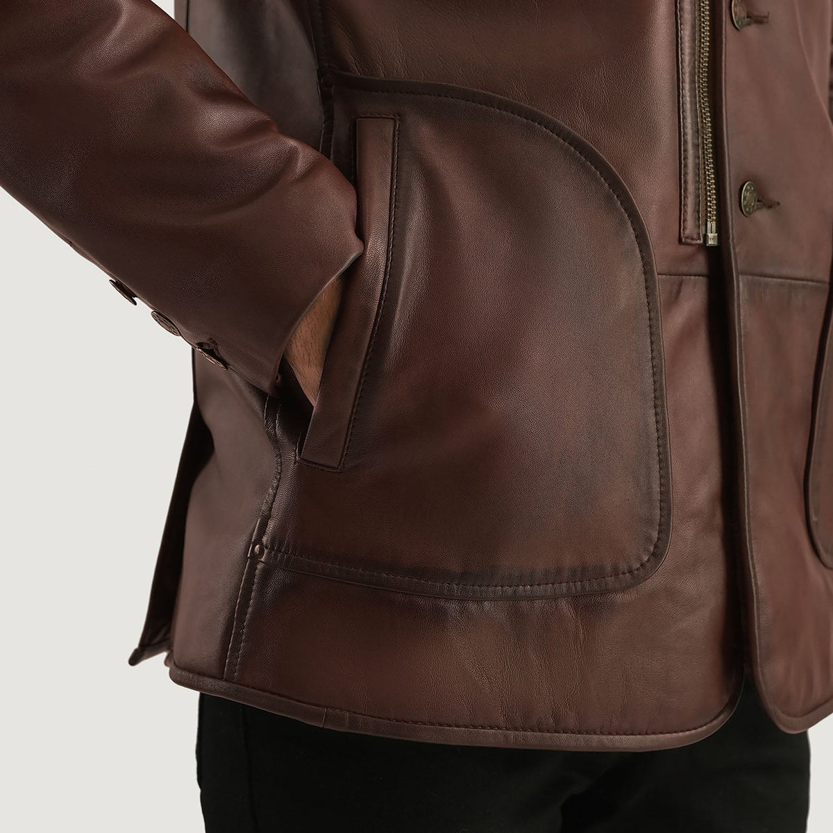 Men's Rocky Braun Fur Ledermantel für Herren - Seitenansicht mit ergonomischem Ärmelschnitt