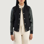 Savant Green Hybrid Varsity Jacket in Green Sheepskin Leather - Vorderansicht &amp; maßgeschneiderte Silhouette | Online Kaufen