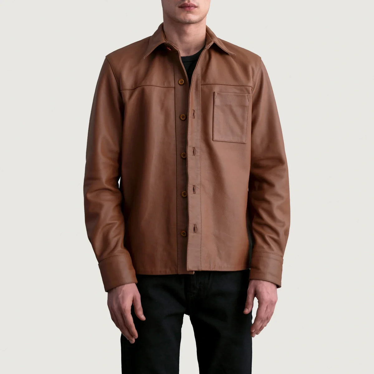 
Scout Matte Braun Leather Shirt für Herren in Matte Brown Cowhide Leather - Vorderansicht & maßgeschneiderte Silhouette | Online Kaufen