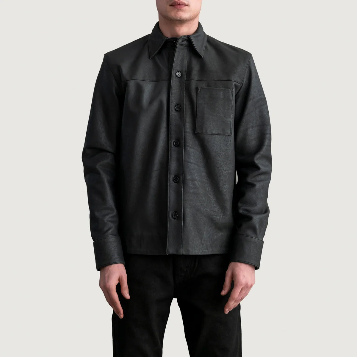 
Scout Tumbled Schwarz Leather Shirt für Herren - Seitenansicht mit ergonomischem Ärmelschnitt & sportlicher Passform