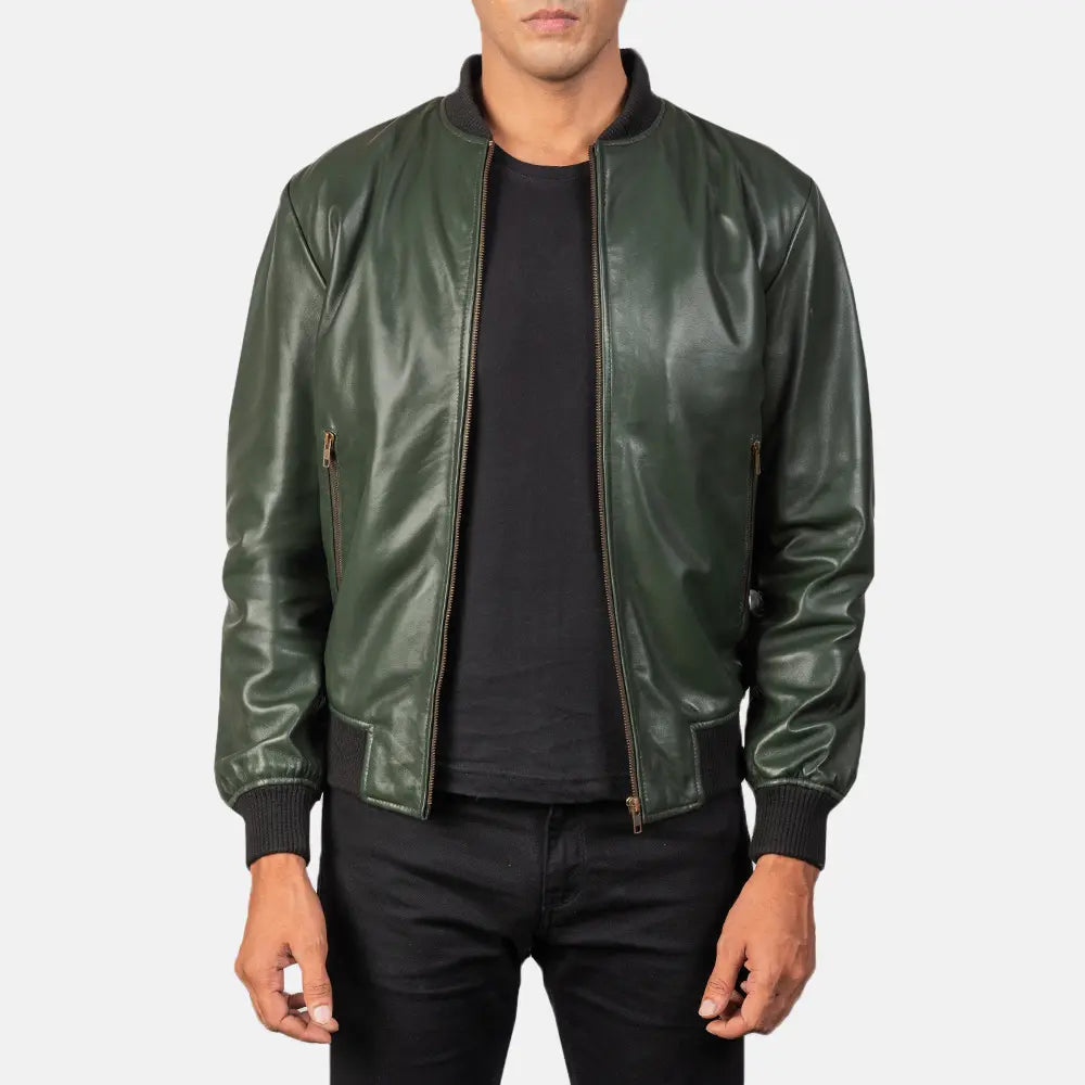 Men's Shane Army Green Leather Bomber Jacket in Green Sheepskin Leather - Vorderansicht &amp; maßgeschneiderte Silhouette | Online Kaufen