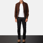 
Shane Dark Mocha Brown Suede Bomber Jacket - Seitenansicht mit ergonomischem Ärmelschnitt & sportlicher Passform