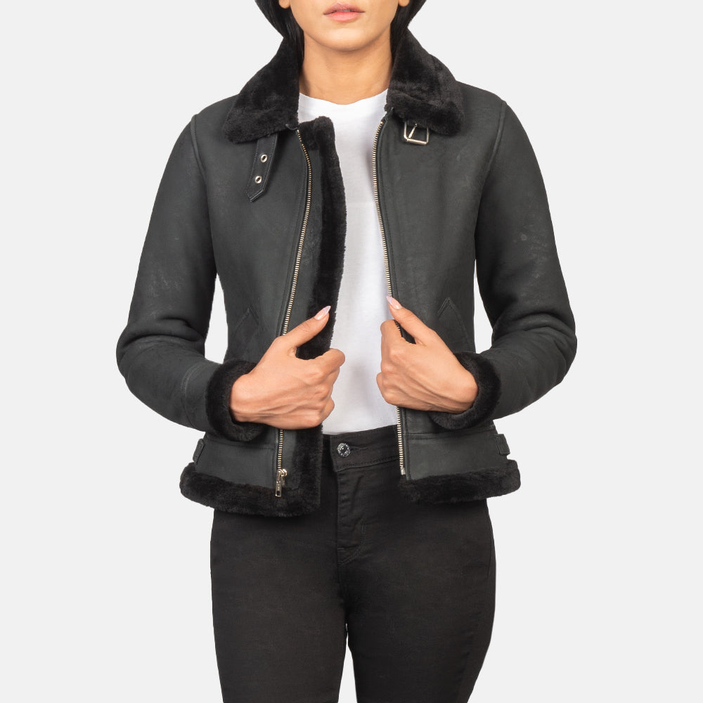 Women's Sherilyn B-3 Distressed Black Leather Bomber Jacket in Distressed Black Sheepskin Snuffed - Vorderansicht &amp; maßgeschneiderte Silhouette | Online Kaufen