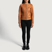 
Sleeky Clean Hellbraun Leder-Bikerjacke für Damen - Seitenansicht mit ergonomischem Ärmelschnitt & sportlicher Passform