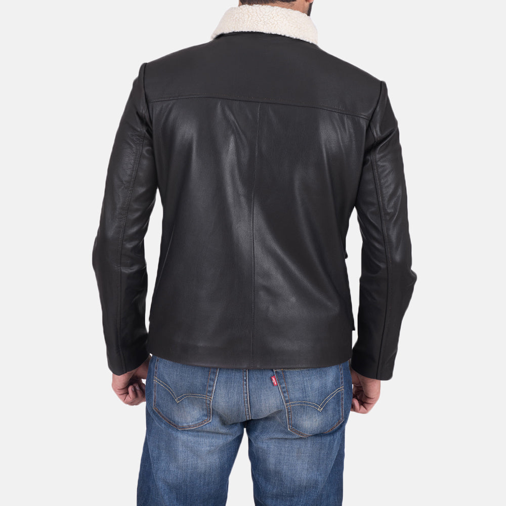 
Snow Cole Schwarz Lederjacke für Herren - Seitenansicht mit ergonomischem Ärmelschnitt & sportlicher Passform