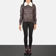Women's Stella G-1 Maroon Leather Bomber Jacket - Seitenansicht mit ergonomischem Ärmelschnitt