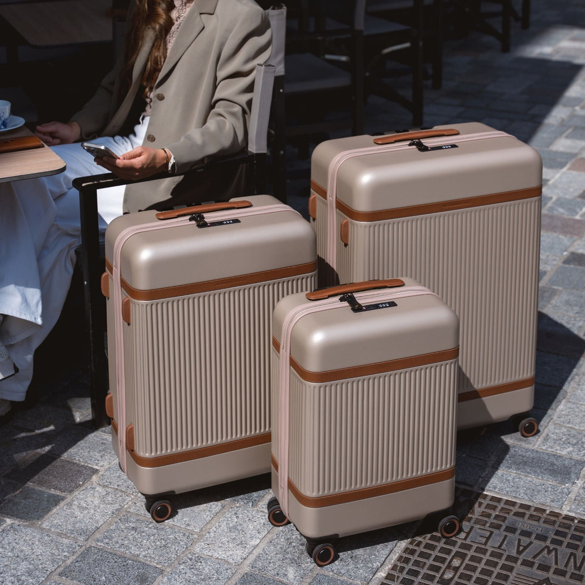 Classic 100% Full-Grain leather Goods - Rückansicht mit passgenauen Schultern &amp; sauberem Saum