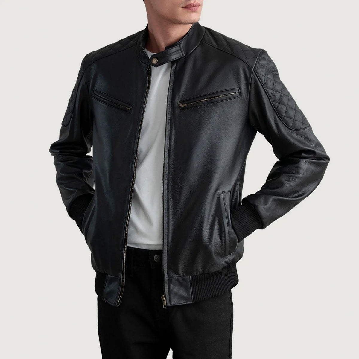 Men's Sven Mocha Suede Bomber Jacket - Seitenansicht mit ergonomischem Ärmelschnitt