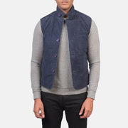 Men's Tony Blau Suede Vest für Herren in Blue Goatskin Suede - Vorderansicht &amp; maßgeschneiderte Silhouette | Online Kaufen
