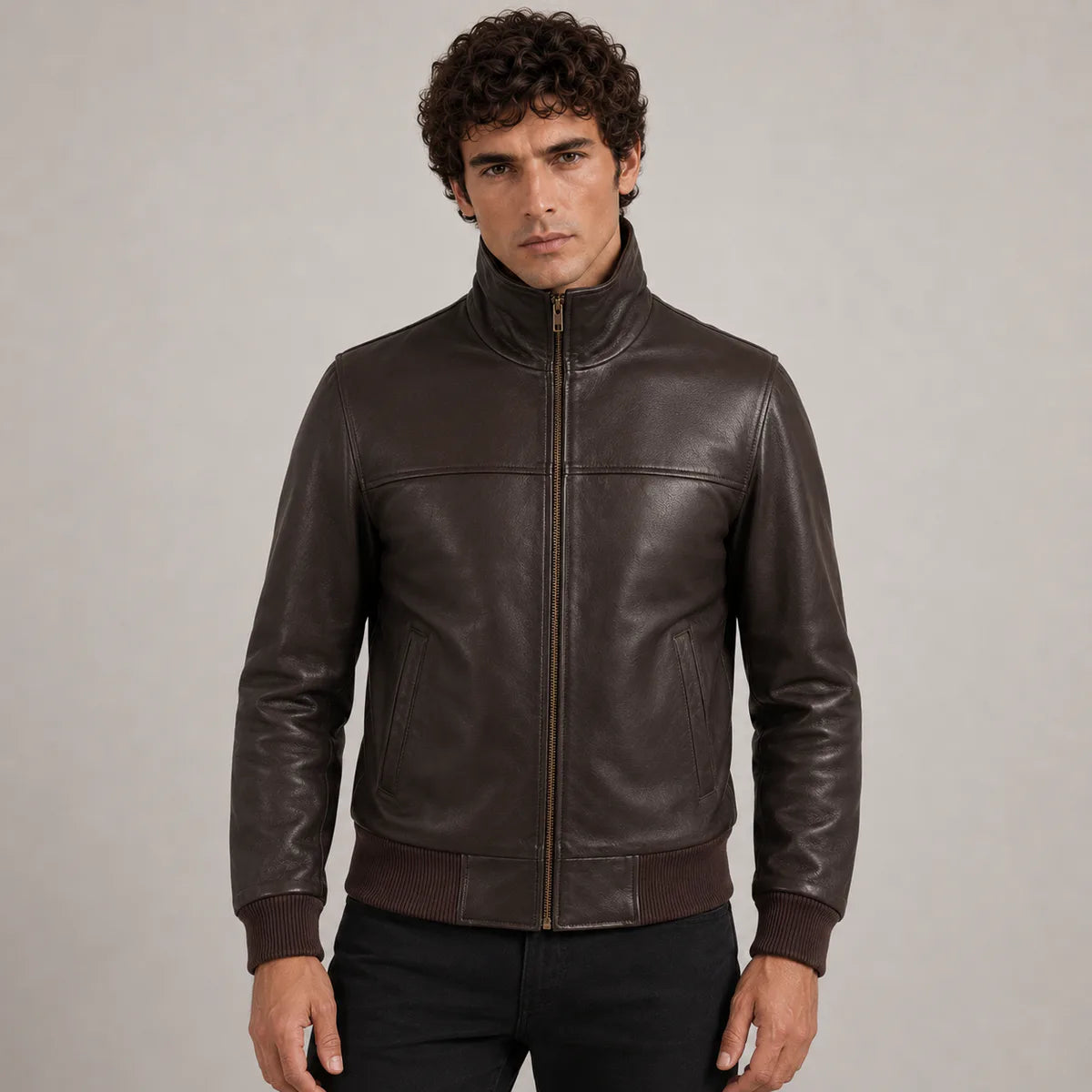 Dark Brown Sheepskin Leather Bomber Jacket in Dark Brown Authentic Sheepskin &Amp; Shearling - Vorderansicht & maßgeschneiderte Silhouette | Online Kaufen