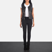 Women's Vanda Schwarz Leather Biker Vest für Damen - Seitenansicht mit ergonomischem Ärmelschnitt