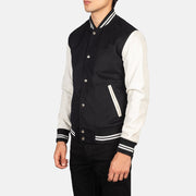 
Black & White Sheepskin Leather Varsity Jacket - Rückansicht mit passgenauen Schultern & sauberem Saum