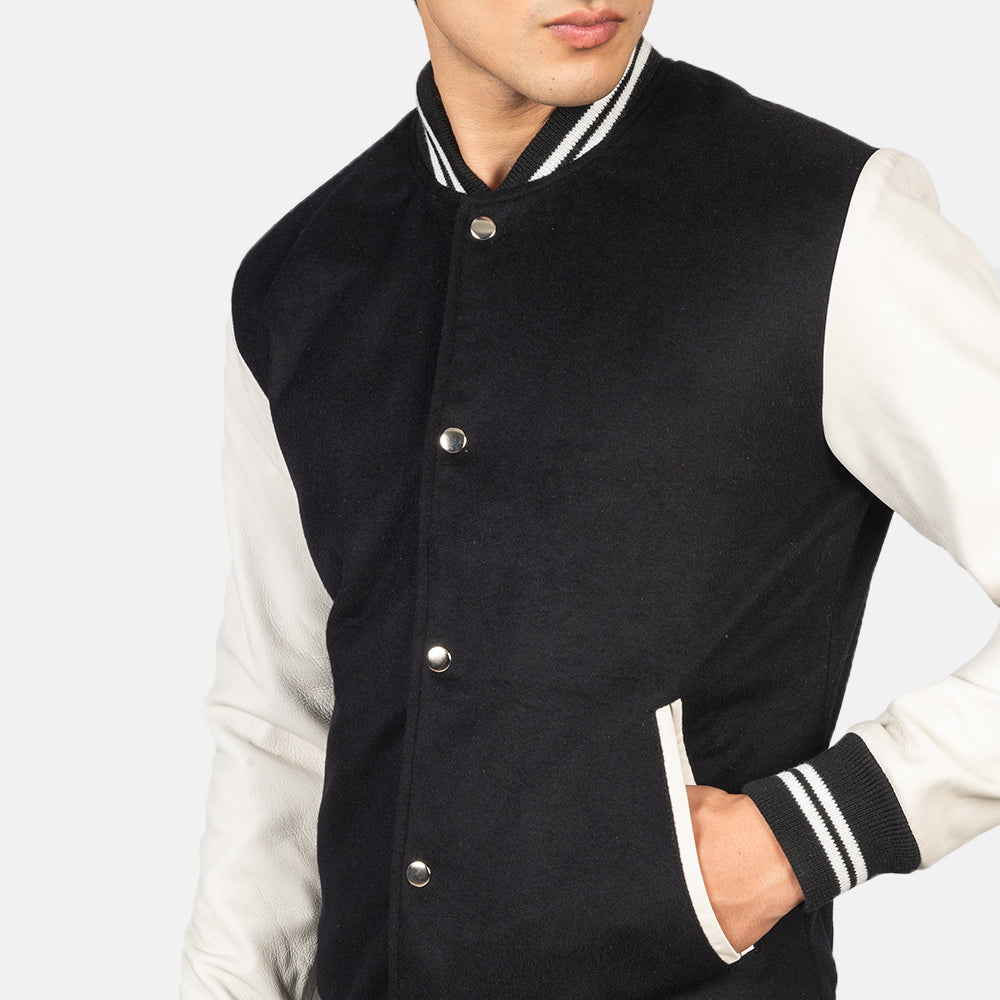 
Innenansicht Showing Quilted Polyester Lining & Zwei funktionale Innentaschen