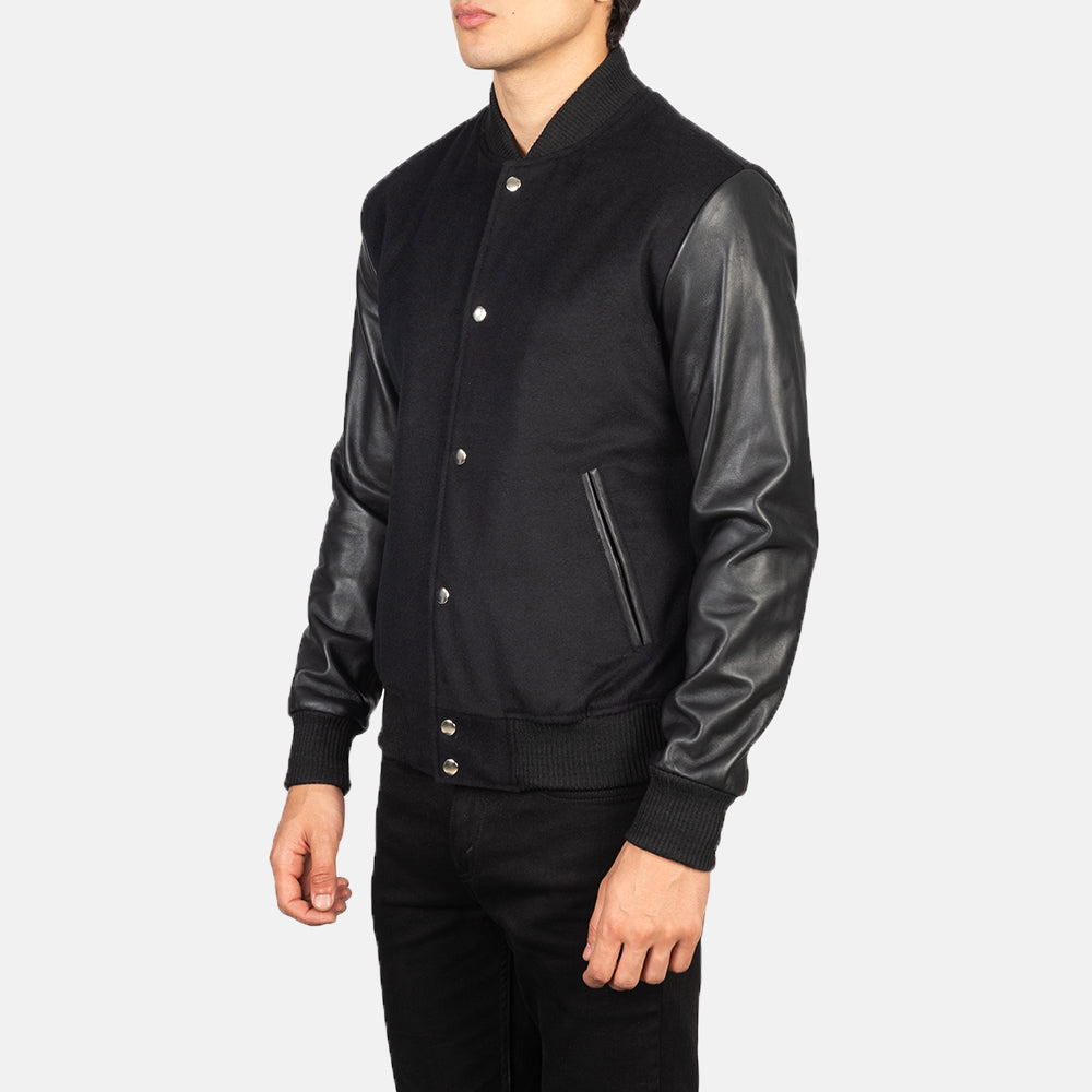 Black Sheepskin Leather Varsity Jacket - Rückansicht mit passgenauen Schultern &amp; sauberem Saum