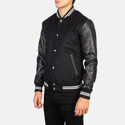 
Black Sheepskin Leather Varsity Jacket - Rückansicht mit passgenauen Schultern & sauberem Saum
